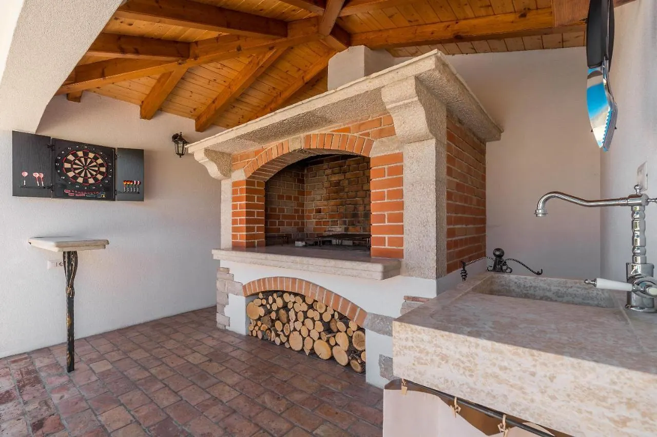 Villa Alma 0*, Kastelir Croatia